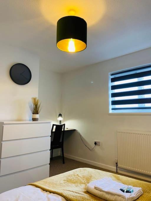Entire 5 Bedroom House, Fast Wi-fi, Free Parking * Cambridge