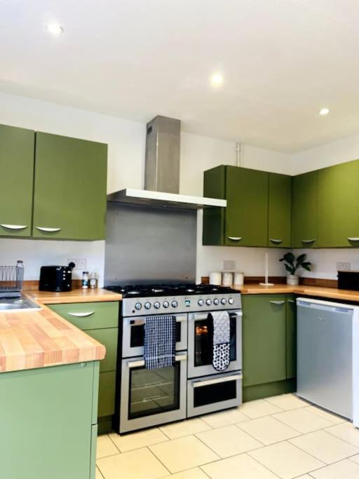 Entire 5 Bedroom House, Fast Wi-fi, Free Parking Holiday home Cambridge (Cambridgeshire)